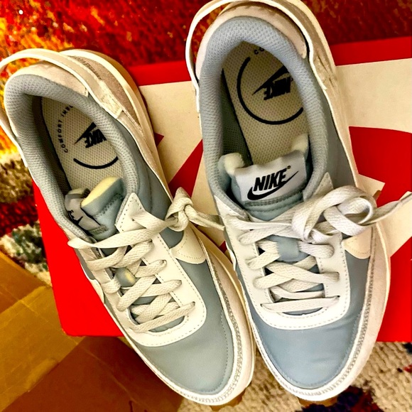 Nike Waffle Debut/ Women’s Sz 8.5- Pumice/White Sneakers New! - Picture 3 of 5